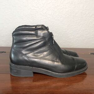 Boston Accent black zip up booties size 6